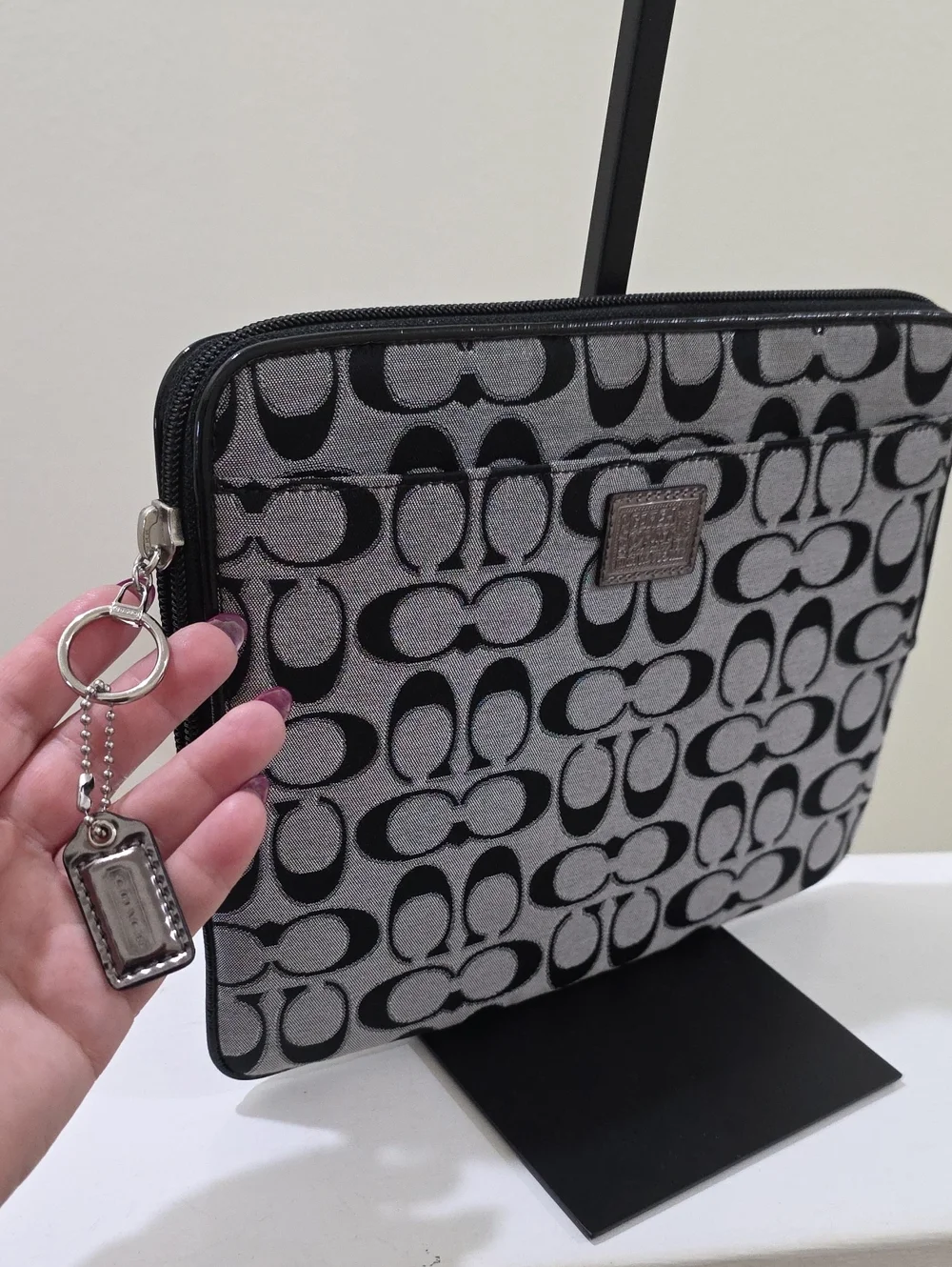 COACH Poppy Signature C Universal Sleeve F61366 in Silver/Moonlight 10.5x8.5 EUC